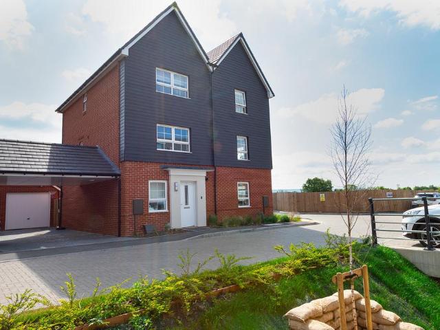 House for sale in Kingsbrook, Buckinghamshire