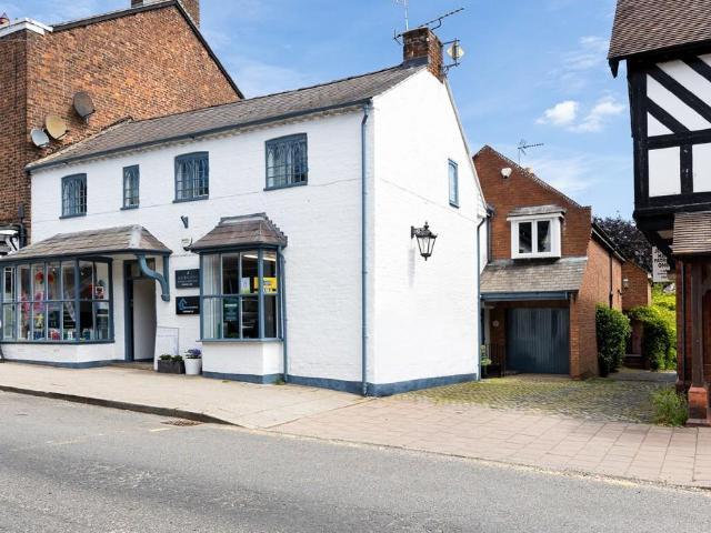 House for sale in Chorlton Lane, Cheshire