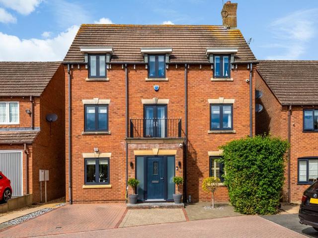 House for sale in Whitnash, Green Close