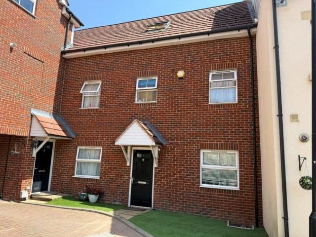 House for sale in Wexham Court, Slough