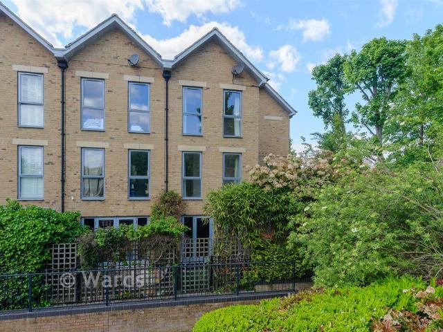 House for sale in Sutton-at-Hone and Hawley, Monks Orchard