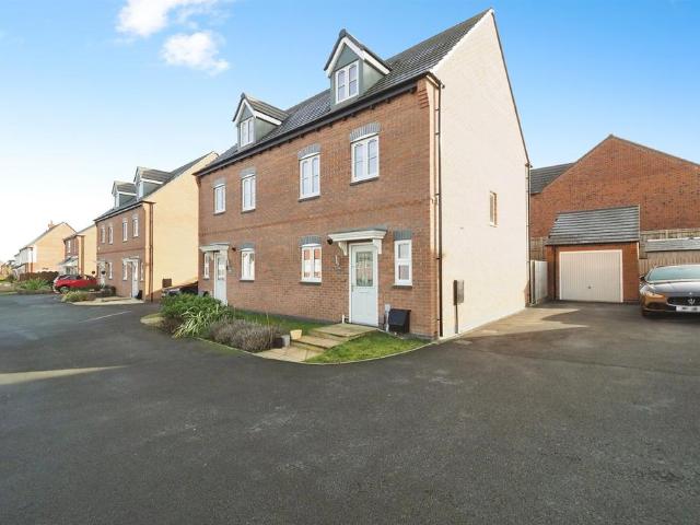 House for sale in Berry Hill, Potters Corner