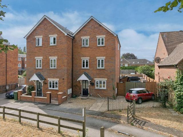 House for sale in Caldecott, Dromore