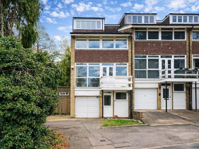House for sale in Harrow On The Hill, Greater London