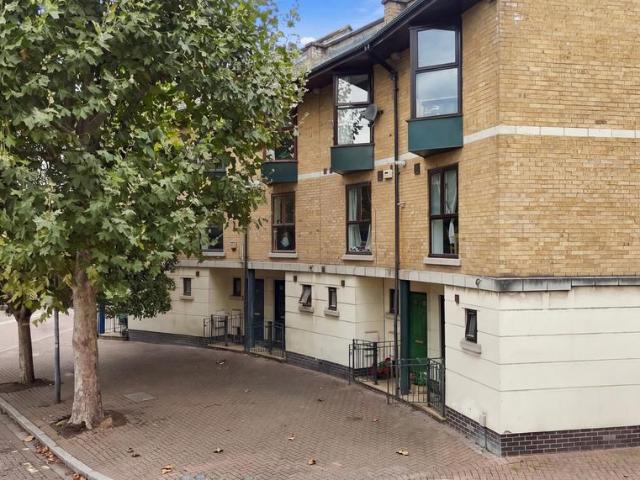 House for sale in Silvertown, Greater London