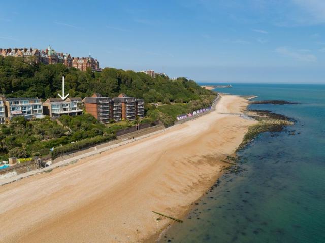 House for sale in Folkestone, Golden Valley