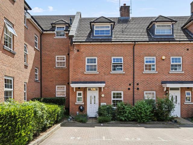 House for sale in Frogmore, Five Acres