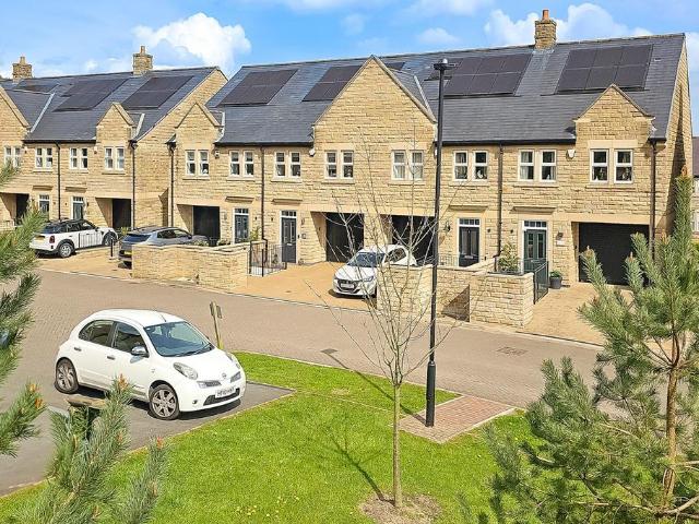 House for sale in Harlow, Harrogate
