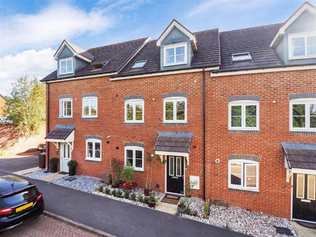 House for sale in Barton Stacey, Hampshire