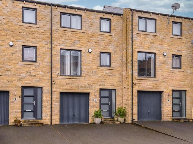 House for sale in Rastrick, West Yorkshire