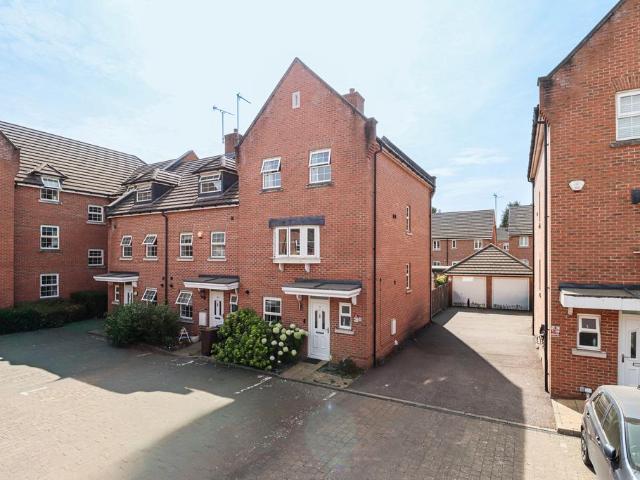 House for sale in Frogmore, Five Acres