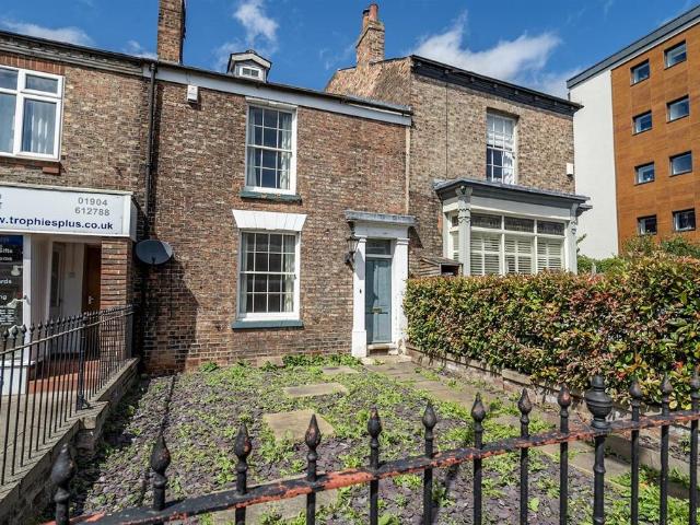 House for sale in High Field, York