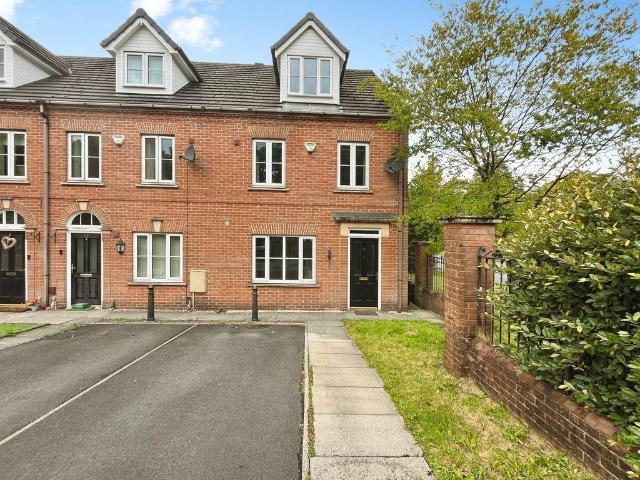 House for sale in Bradshaw, Lee Bank