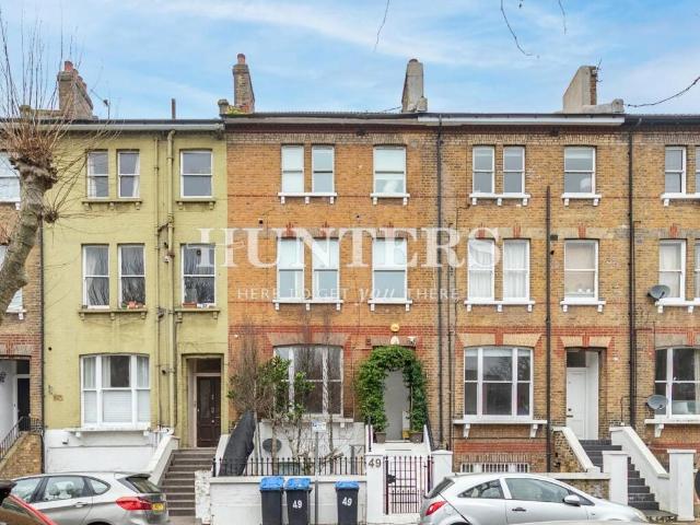 House for sale in Queen's Park, Greater London