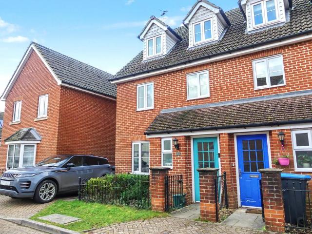 House for sale in Hillview, Surrey