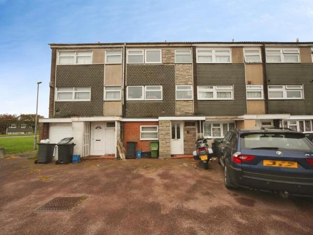 House for sale in Marsh Farm, Luton