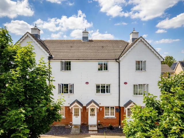 House for sale in The Butts, Kent