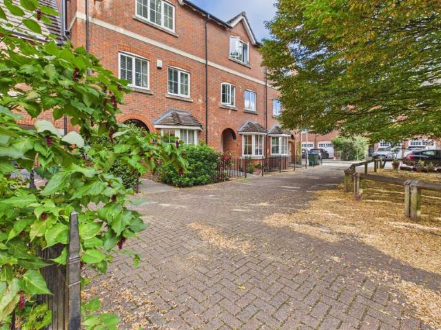 House for sale in Weston Turville