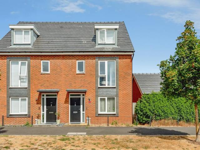 House for sale in Perryfields, West Sussex