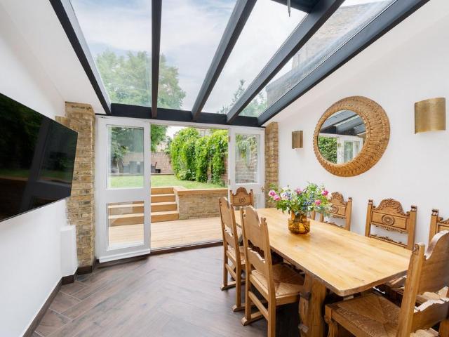 House for sale in Barnsbury, Greater London