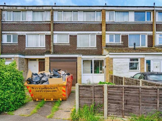 House for sale in Grovehill, Pouchen End