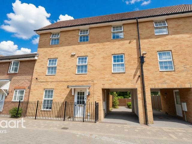 House for sale in Purfleet, Essex