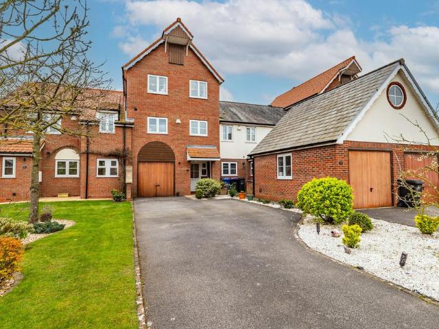House for sale in Burton Waters, Ingleby