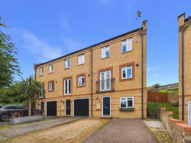 House for sale in Maidenhall, Key Street