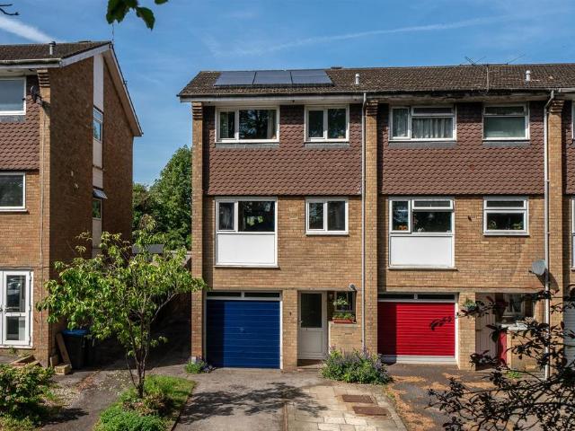 House for sale in Highfield, Pouchen End