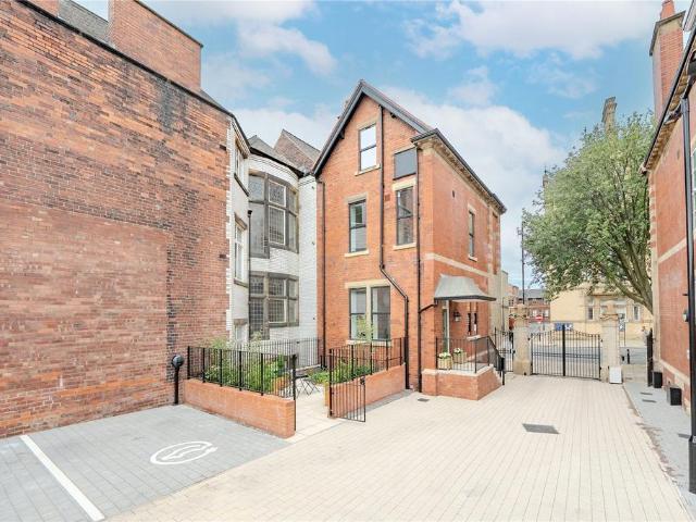 House for sale in Eastmoor, West Yorkshire