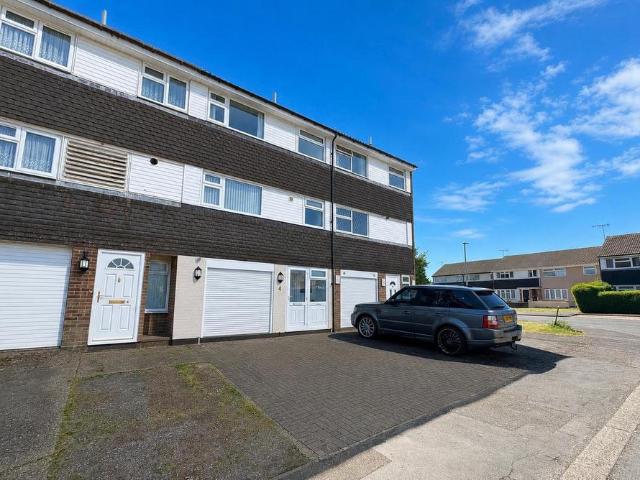 House for sale in Grovehill, Pouchen End