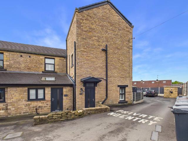 House for sale in Saddleworth, Pendock