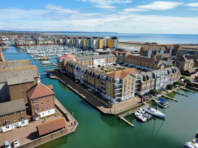 House for sale in Sovereign Harbour, Eastbourne
