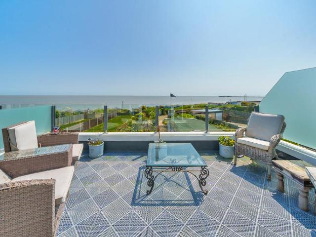 House for sale in Frinton and Walton, Dale Hill