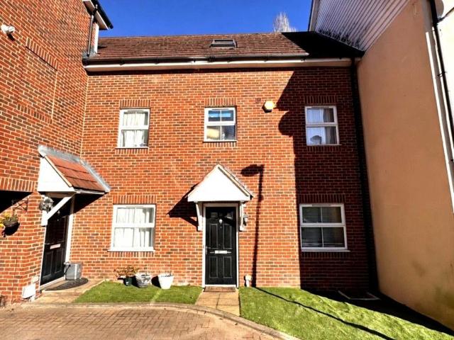 House for sale in Wexham Court, Slough