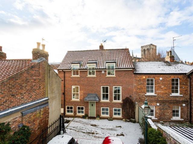 House for sale in High Field, York