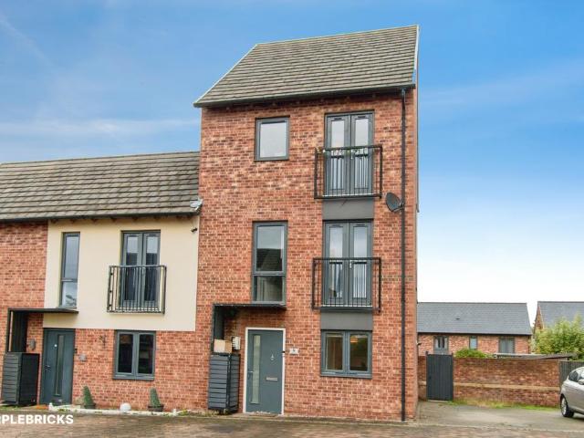 House for sale in Robinson Park, Leeds