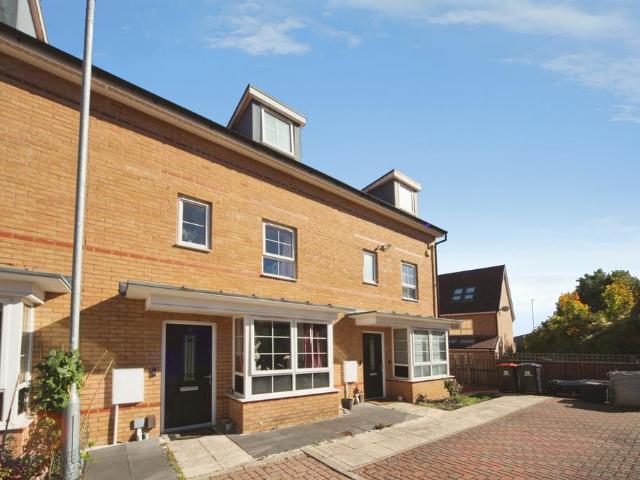 House for sale in Dunstable, Central Bedfordshire