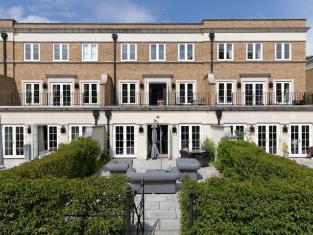 House for sale in Greater London
