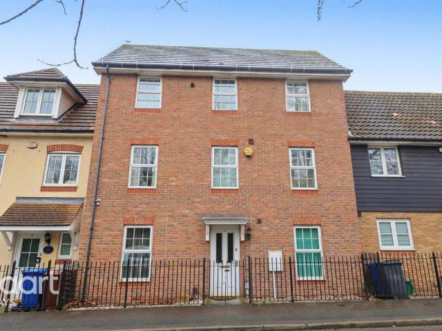 House for sale in Purfleet, Essex