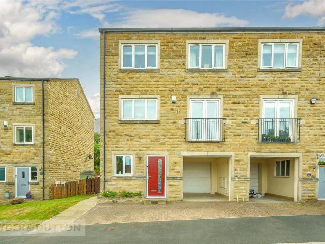 House for sale in Holme Valley, Brockholes