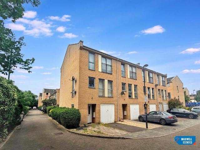 House for sale in Burnt Oak, Greater London