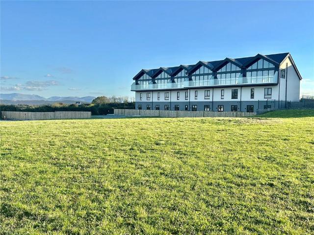 House for sale in Llanfair-Mathafarn-Eithaf, Marian-glas