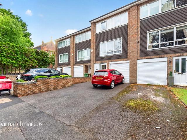 House for sale in Carshalton Beeches, Greater London