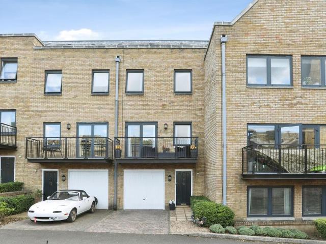 House for sale in Brompton, Gillingham