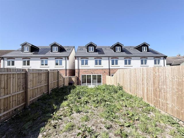House for sale in Barton In Fabis, East Midlands