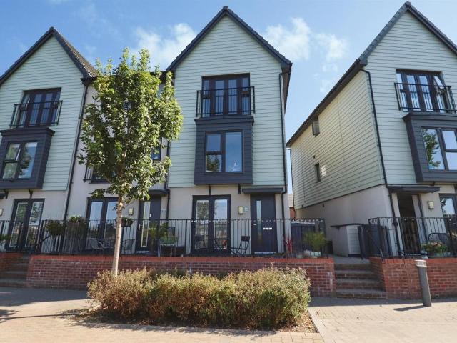 House for sale in Barry Island, Barry