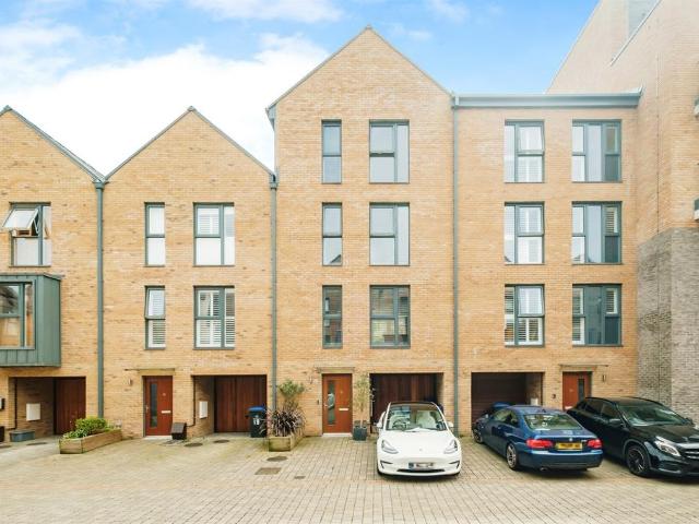 House for sale in Fishersgate, West Sussex