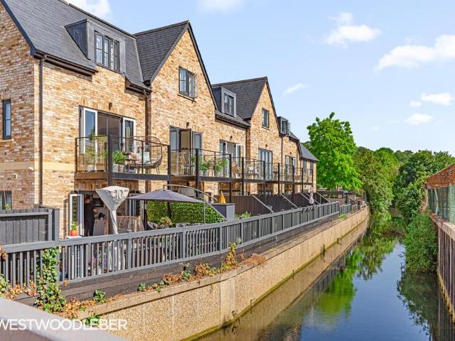 House for sale in Hertford, Colliers End