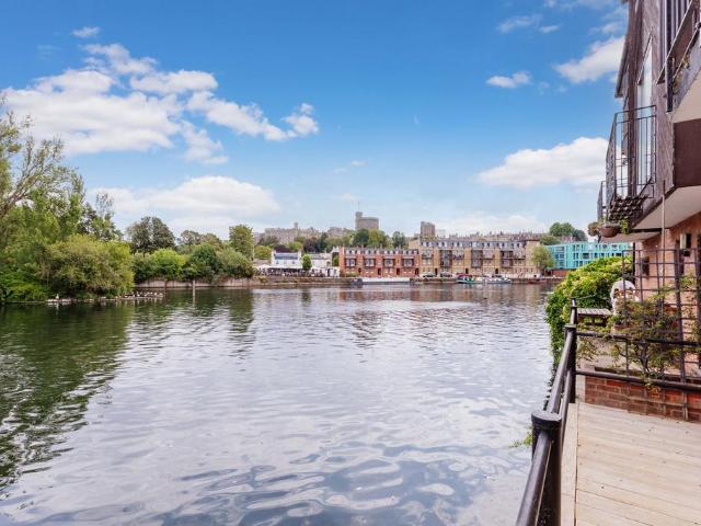 House for sale in Eton